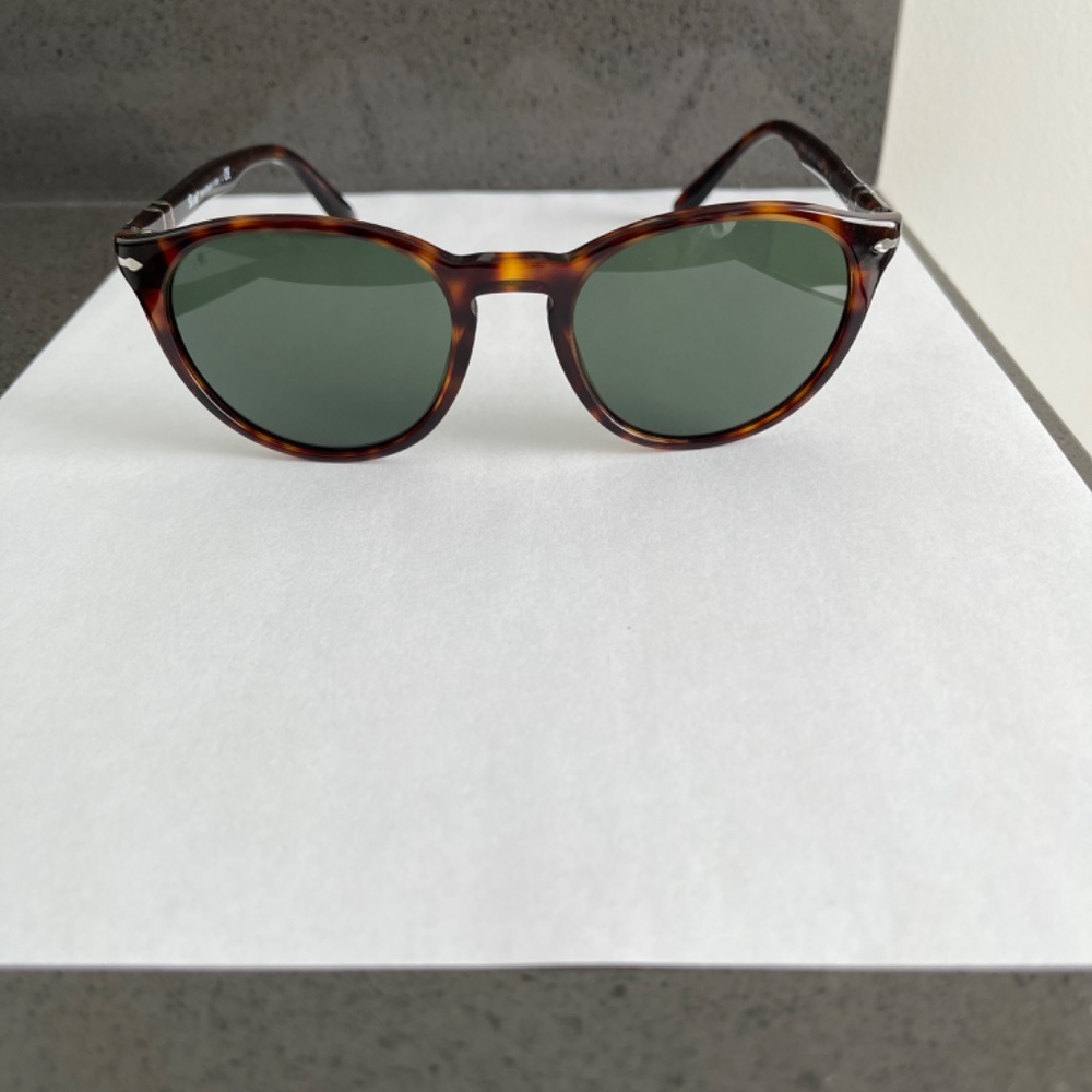 Brand New - Persol PO3152S  52mm Dark Tortoise / Grey Lenses New Sunglasses - Picture 7 of 13